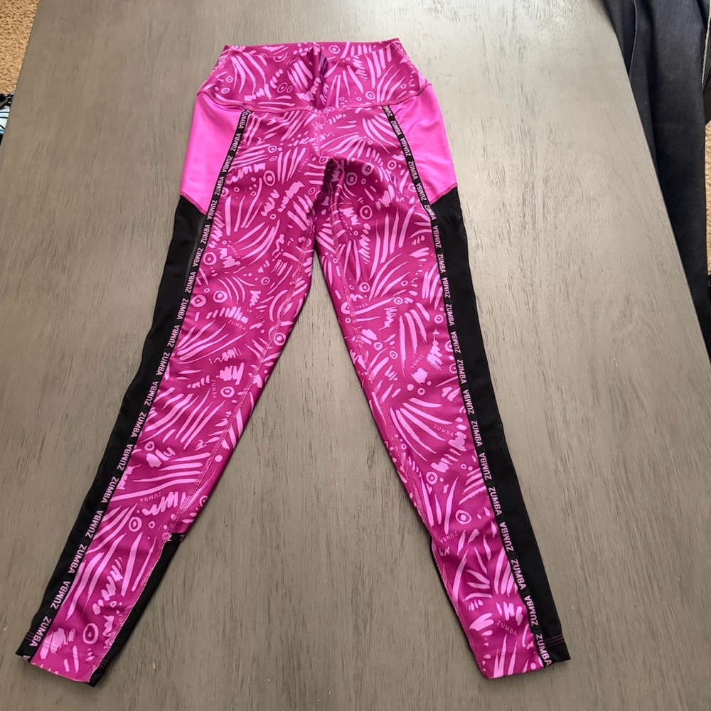 Zumba Fitness Pink Patterned Leggings with Black Mesh Side – Size S – Like New